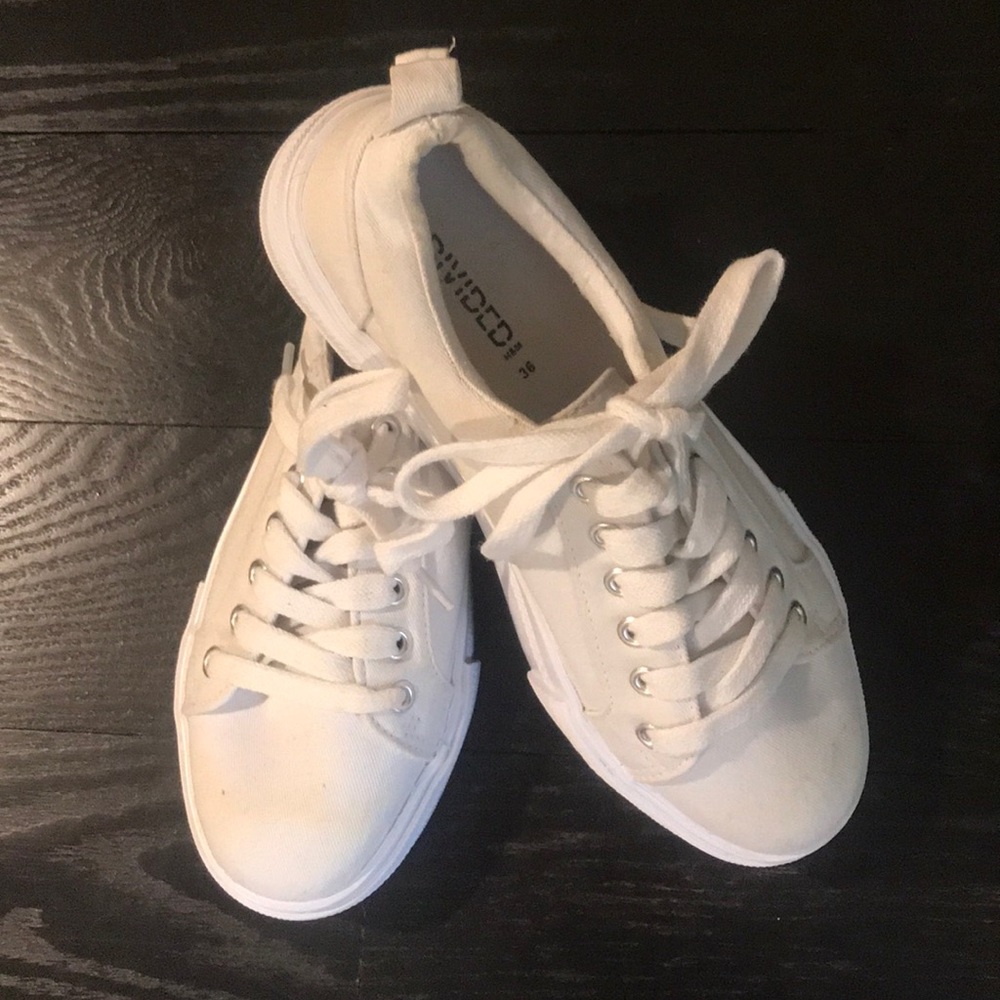 white casual platform sneaker